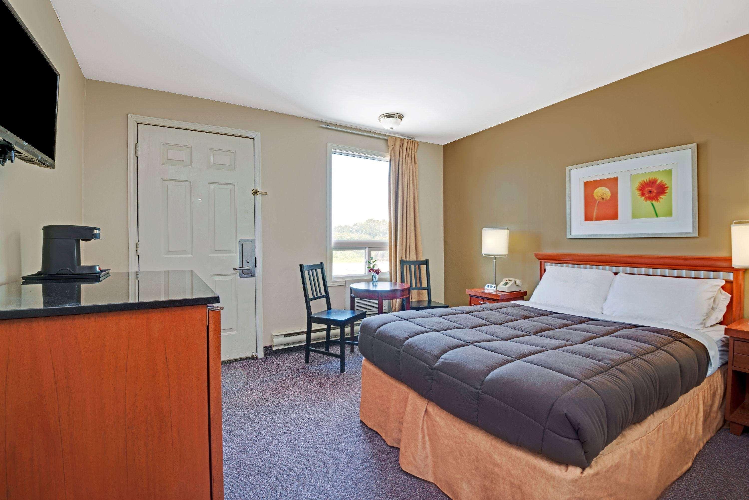 Howard Johnson By Wyndham Hotel