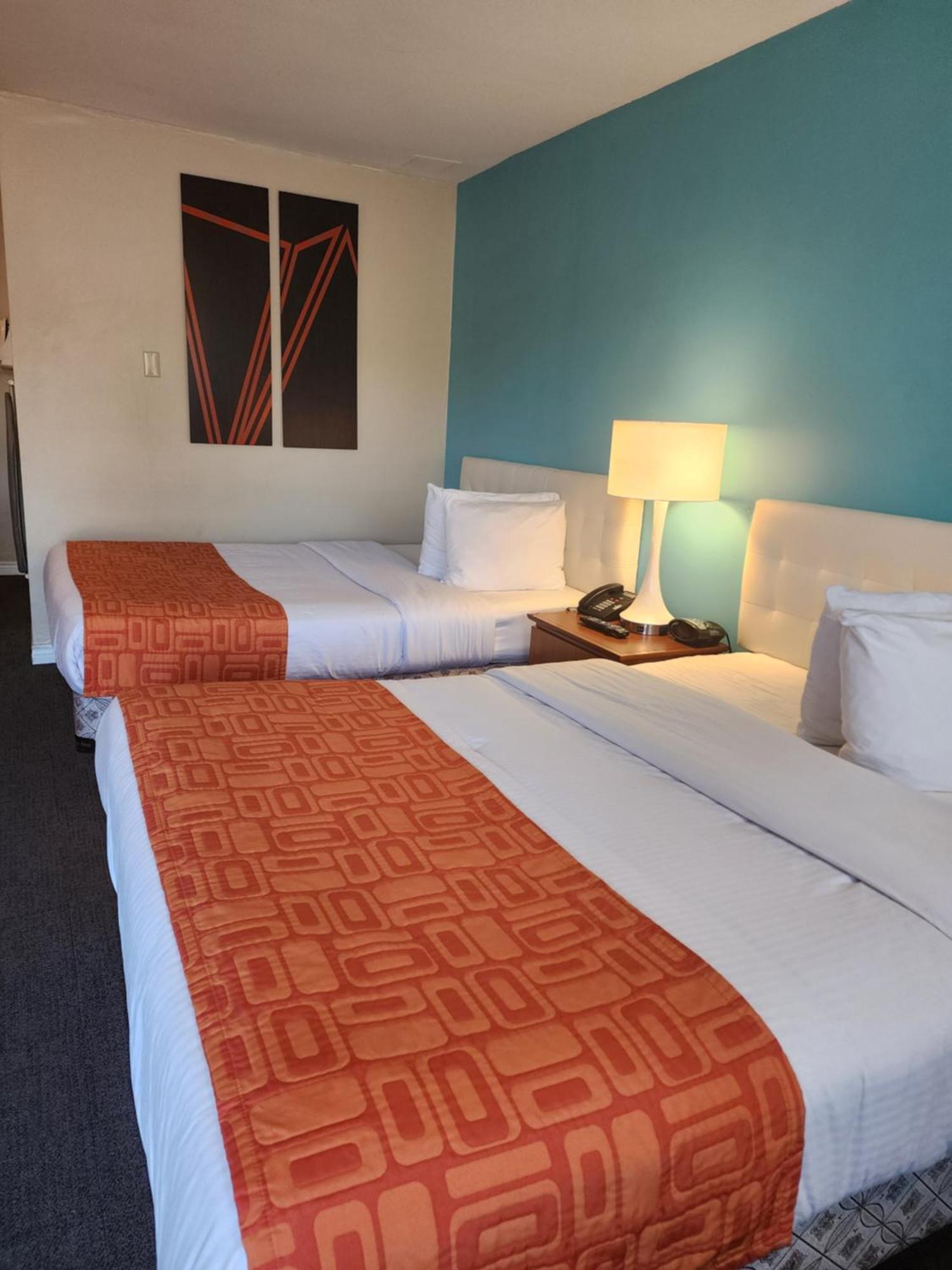 Hotel Howard Johnson By Wyndham Lindsay